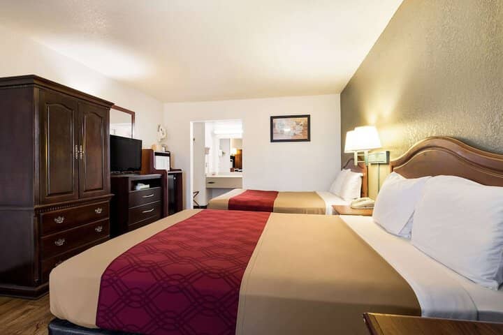 Room 10 of 31