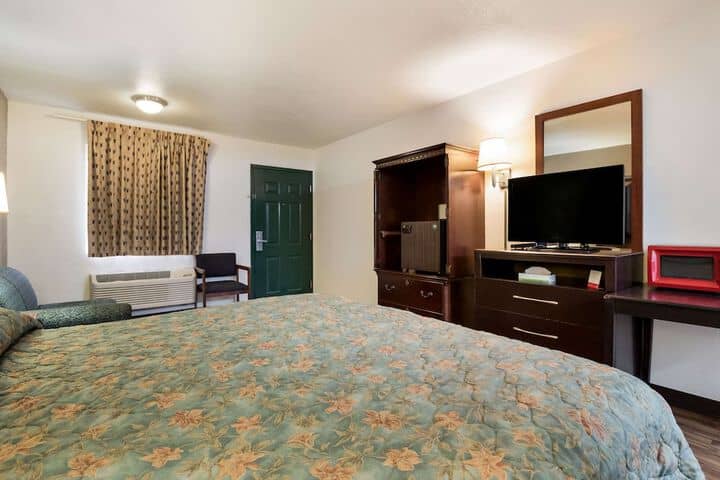 Room 13 of 31