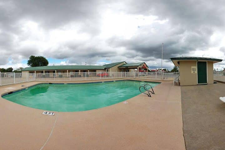 Pool 24 of 31